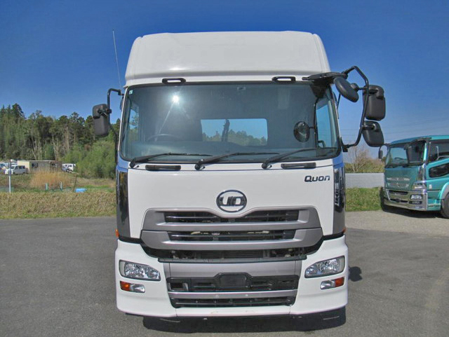 UDトラックスクオントレーラーヘッド（トラクターヘッド）大型（10t）[写真03]