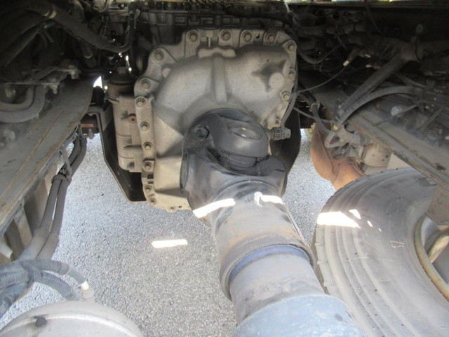 UDトラックスクオントレーラーヘッド（トラクターヘッド）大型（10t）[写真30]