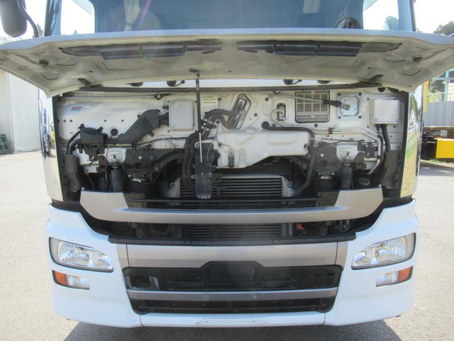 UDトラックスクオントレーラーヘッド（トラクターヘッド）大型（10t）[写真31]