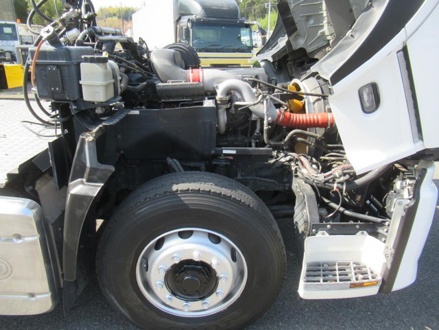 UDトラックスクオントレーラーヘッド（トラクターヘッド）大型（10t）[写真35]