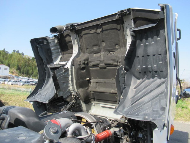 UDトラックスクオントレーラーヘッド（トラクターヘッド）大型（10t）[写真36]