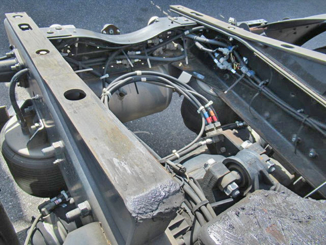 UDトラックスクオントレーラーヘッド（トラクターヘッド）大型（10t）[写真39]