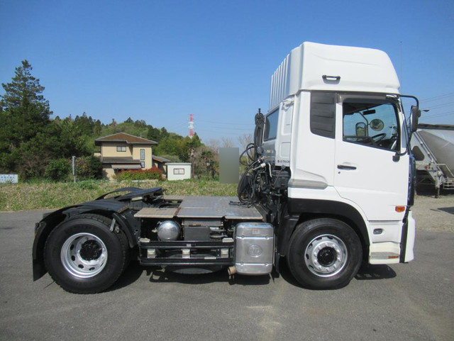 UDトラックスクオントレーラーヘッド（トラクターヘッド）大型（10t）[写真06]