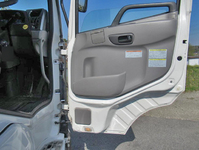 UDトラックスクオントレーラーヘッド（トラクターヘッド）大型（10t）[写真08]