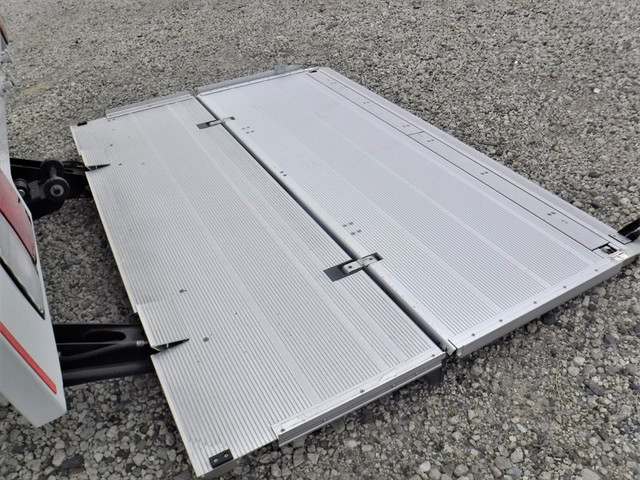 日野レンジャーアルミウイング中型（4t）[写真10]