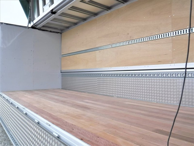 日野レンジャーアルミウイング中型（4t）[写真12]