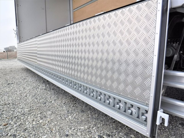 日野レンジャーアルミウイング中型（4t）[写真15]