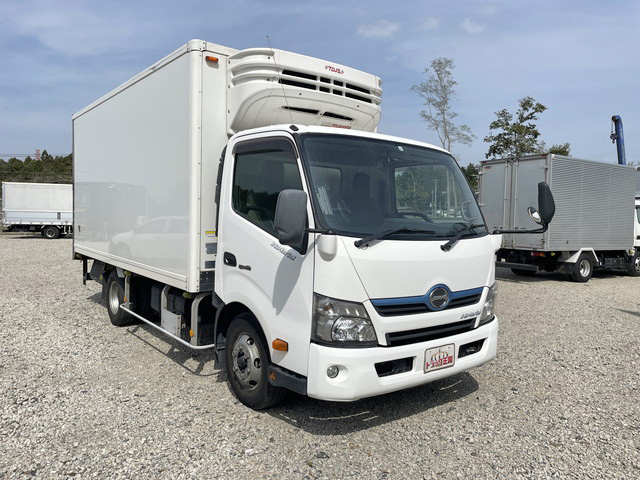 日野デュトロ冷凍車（冷蔵車）小型（2t・3t）[写真03]