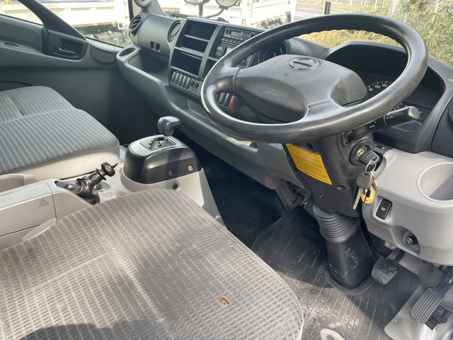 日野デュトロ冷凍車（冷蔵車）小型（2t・3t）[写真32]