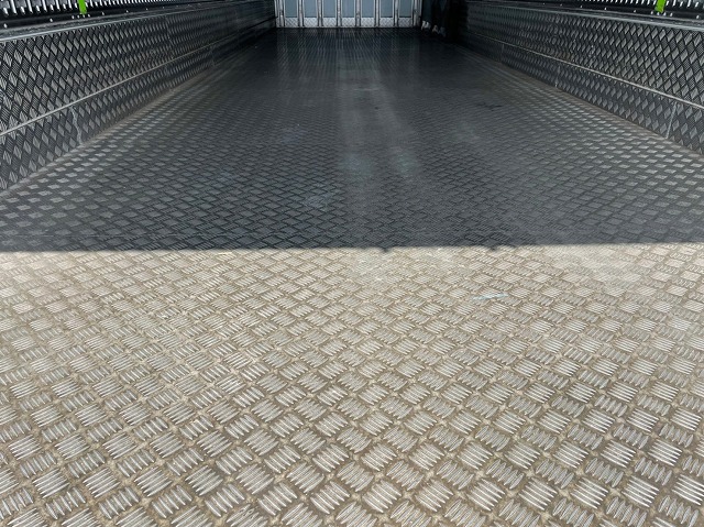 三菱ふそうスーパーグレート冷凍車（冷蔵車）大型（10t）[写真12]