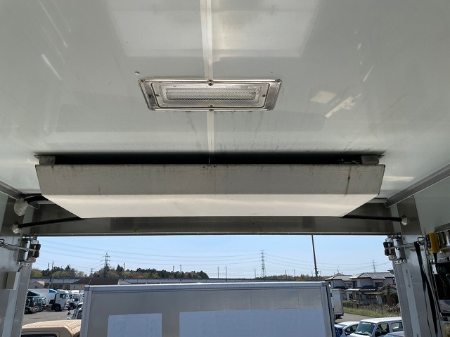 三菱ふそうスーパーグレート冷凍車（冷蔵車）大型（10t）[写真15]