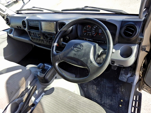 日野デュトロアルミバン小型（2t・3t）[写真13]