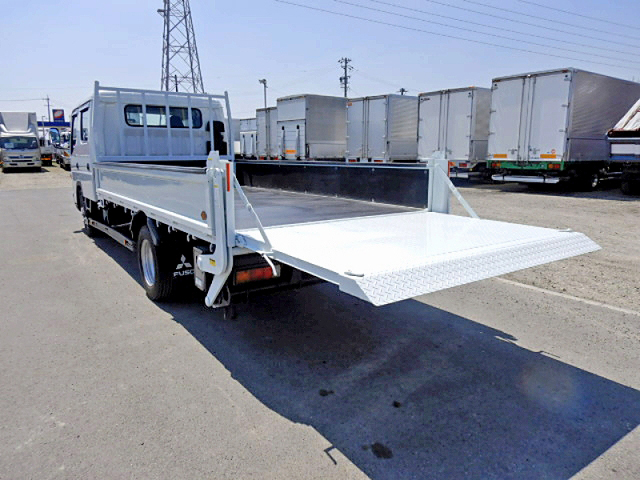 三菱ふそうキャンターダブルキャブ（Wキャブ）小型（2t・3t）[写真07]