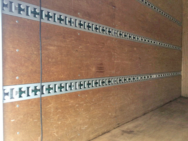 三菱ふそうキャンターアルミバン小型（2t・3t）[写真12]