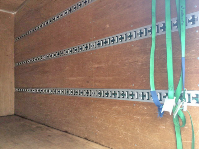 三菱ふそうキャンターアルミバン小型（2t・3t）[写真13]