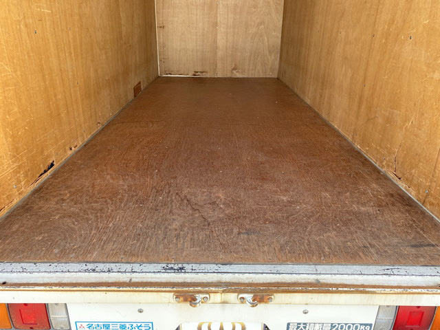 三菱ふそうキャンターアルミバン小型（2t・3t）[写真12]