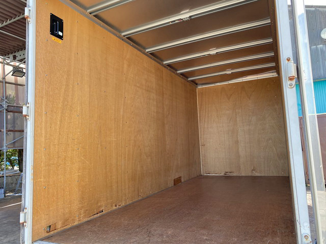 三菱ふそうキャンターアルミバン小型（2t・3t）[写真13]