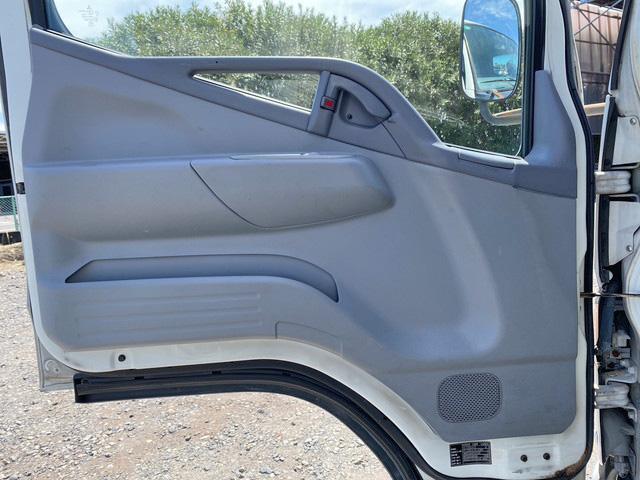 三菱ふそうキャンターアルミバン小型（2t・3t）[写真27]