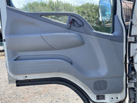 三菱ふそうキャンターアルミバン小型（2t・3t）[写真27]