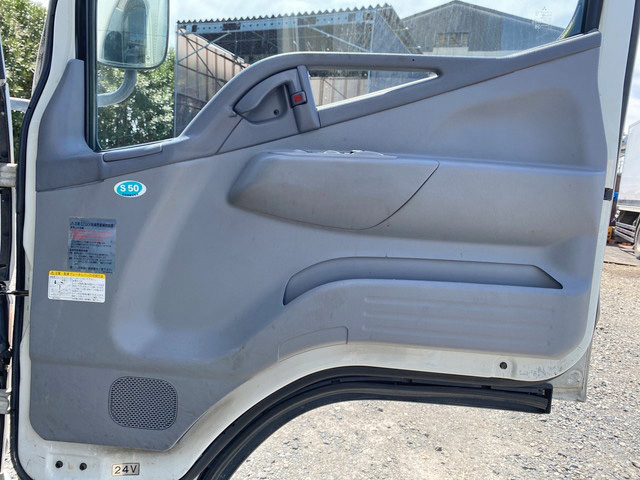 三菱ふそうキャンターアルミバン小型（2t・3t）[写真28]