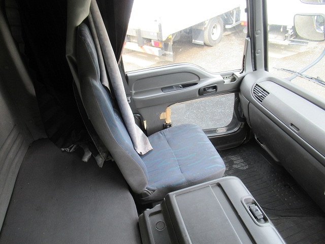 いすゞフォワードアルミブロック増トン（6t・8t）[写真24]