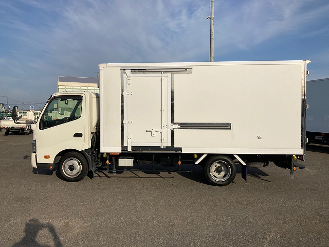 日野デュトロ冷凍車（冷蔵車）小型（2t・3t）[写真09]