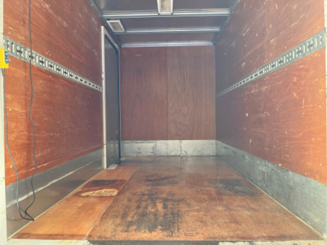 三菱ふそうキャンターアルミバン小型（2t・3t）[写真12]