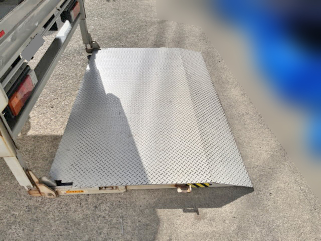 三菱ふそうキャンターアルミバン小型（2t・3t）[写真18]