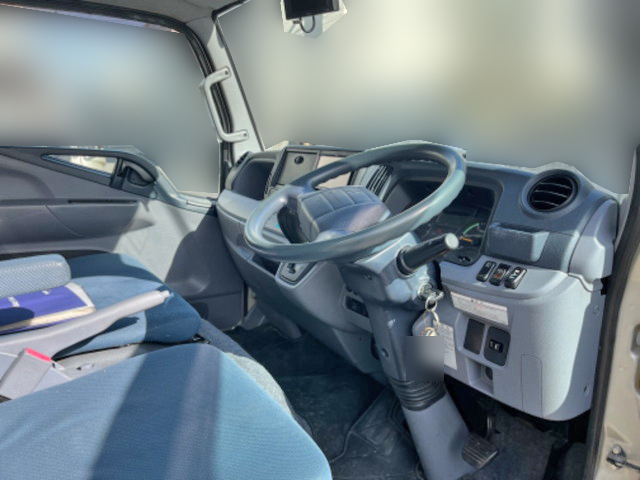 三菱ふそうキャンターアルミバン小型（2t・3t）[写真33]