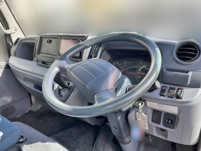 三菱ふそうキャンターアルミバン小型（2t・3t）[写真34]