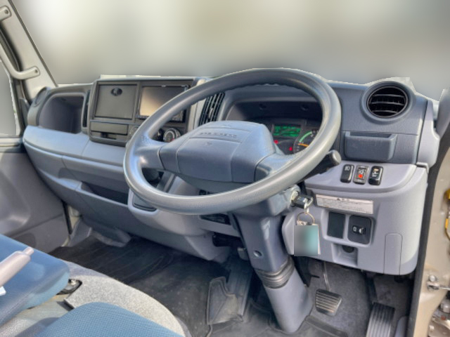 三菱ふそうキャンターアルミバン小型（2t・3t）[写真31]