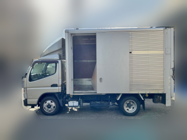 三菱ふそうキャンターアルミバン小型（2t・3t）[写真05]