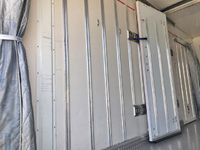 いすゞエルフ冷凍車（冷蔵車）小型（2t・3t）[写真15]