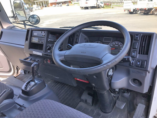 いすゞエルフ冷凍車（冷蔵車）小型（2t・3t）[写真36]