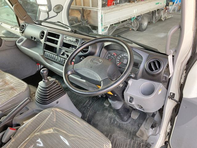 日野デュトロ平ボディ小型（2t・3t）[写真33]