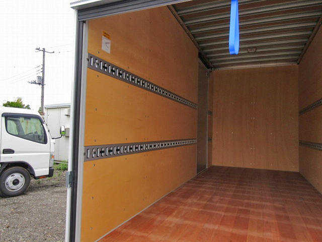 三菱ふそうキャンターアルミバン小型（2t・3t）[写真05]