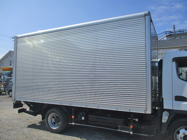 三菱ふそうキャンターアルミバン小型（2t・3t）[写真06]