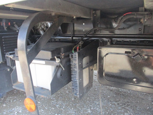 三菱ふそうキャンターアルミバン小型（2t・3t）[写真08]