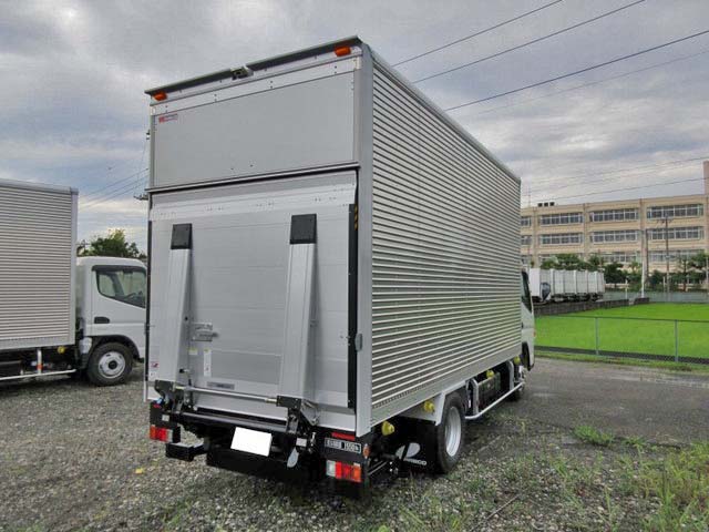 三菱ふそうキャンターアルミバン小型（2t・3t）[写真02]
