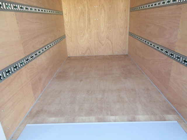 三菱ふそうキャンターアルミバン小型（2t・3t）[写真03]