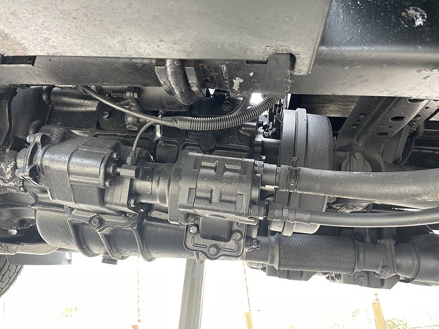 UDトラックスコンドルセルフクレーン3段増トン（6t・8t）[写真13]