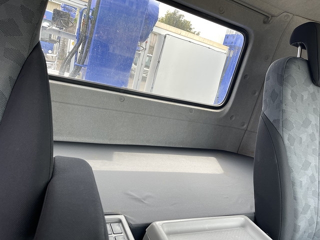 UDトラックスコンドルセルフクレーン3段増トン（6t・8t）[写真35]