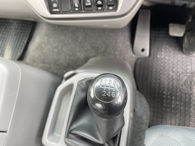 UDトラックスコンドルセルフクレーン3段増トン（6t・8t）[写真37]