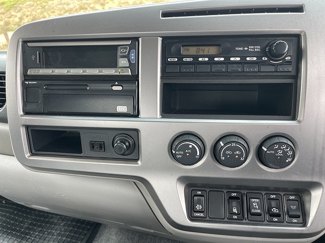 UDトラックスコンドルセルフクレーン3段増トン（6t・8t）[写真38]