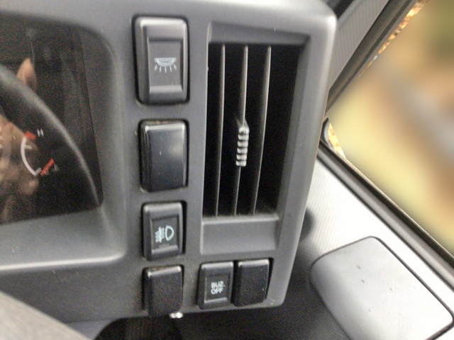 いすゞエルフセーフティローダー小型（2t・3t）[写真35]