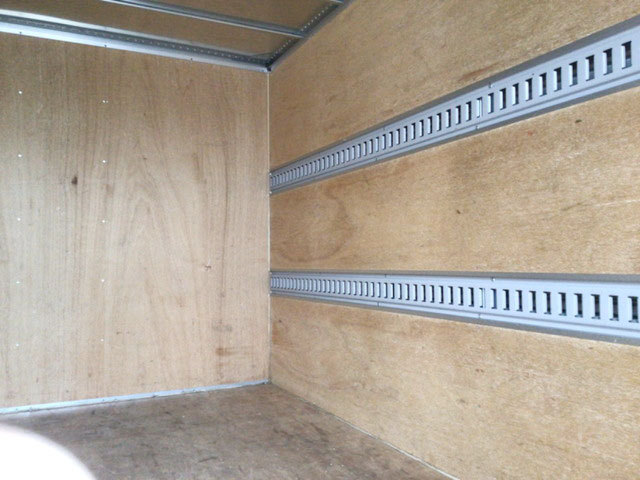 いすゞエルフアルミバン小型（2t・3t）[写真10]