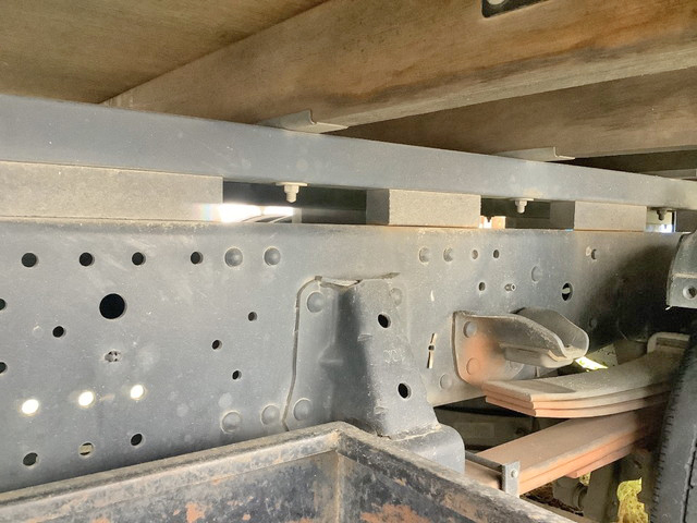 いすゞエルフ平ボディ小型（2t・3t）[写真16]