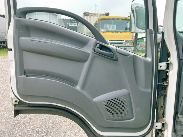 いすゞエルフ冷凍車（冷蔵車）小型（2t・3t）[写真28]