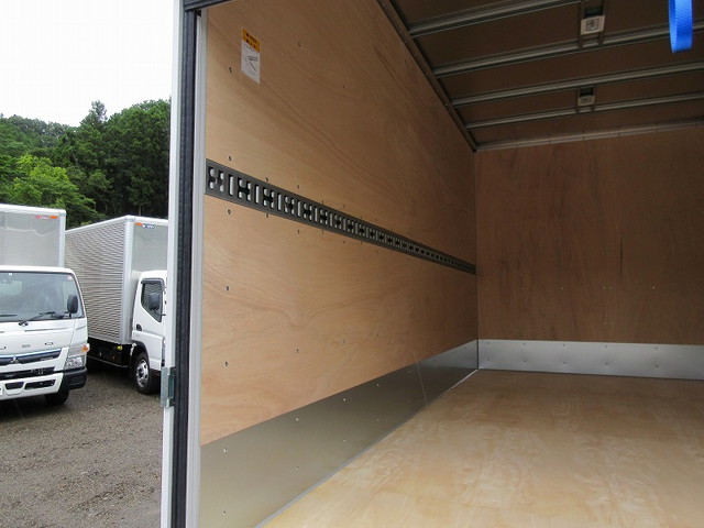 三菱ふそうキャンターアルミバン小型（2t・3t）[写真05]