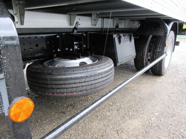 三菱ふそうキャンターアルミバン小型（2t・3t）[写真09]